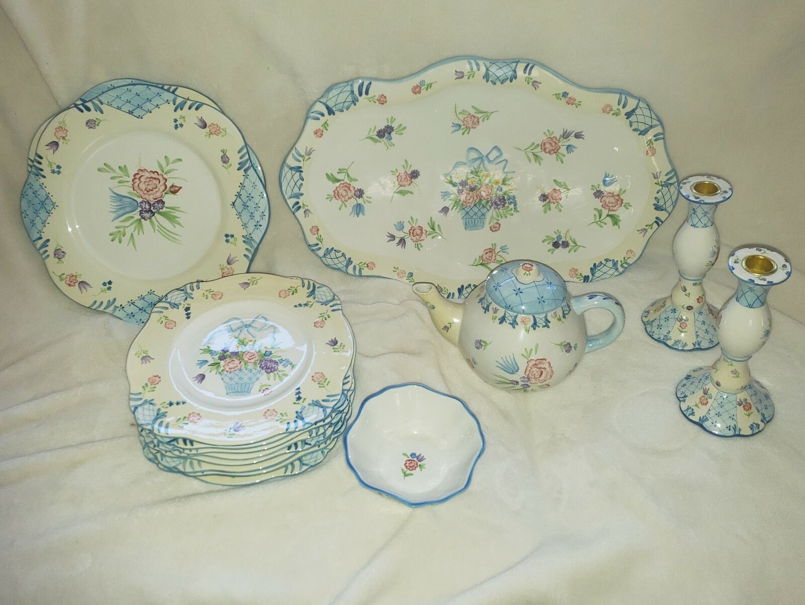 Buyer Choice Tea Set Pattern ~ Amelie By Julia Bullmore Tea Pot Cups Plates