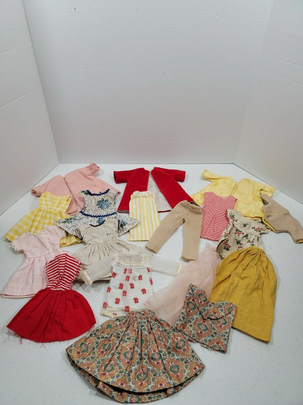 VINTAGE DOLL CLOTHING FITS TAMMY DOLL , JILL, AND OTHER DOLLS